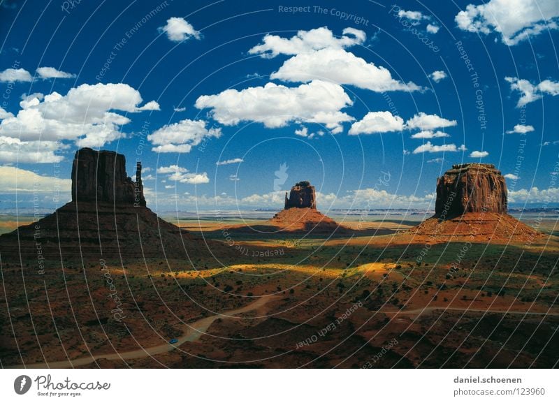 Zigarettenpause mit John Wayne Schlucht Amerika Western Wilder Westen Arizona Utah Wolken Horizont Hintergrundbild Fernweh Ferien & Urlaub & Reisen Stimmung