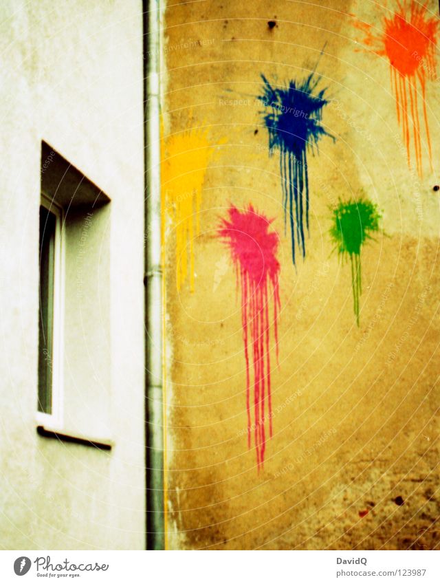 colour your hauswand! Wand Mauer Fassade Haus Fenster Farbfleck spritzen mehrfarbig trist protestieren rebellieren Wut Demonstration beschmutzen zerstören