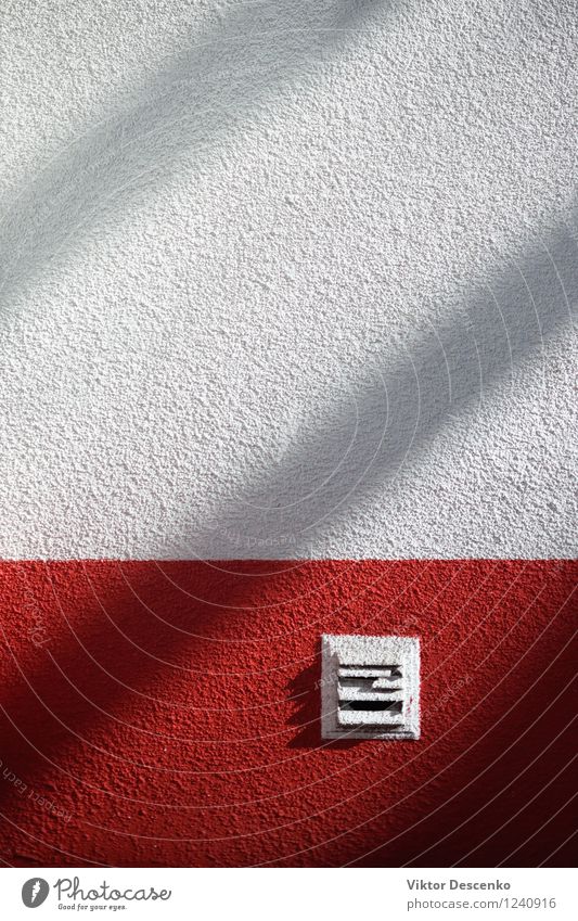 Reine weiße Wand mit einem roten Streifen und einem Schatten Stil Design Dekoration & Verzierung Linie hell modern retro Sauberkeit rein Hintergrund Konsistenz