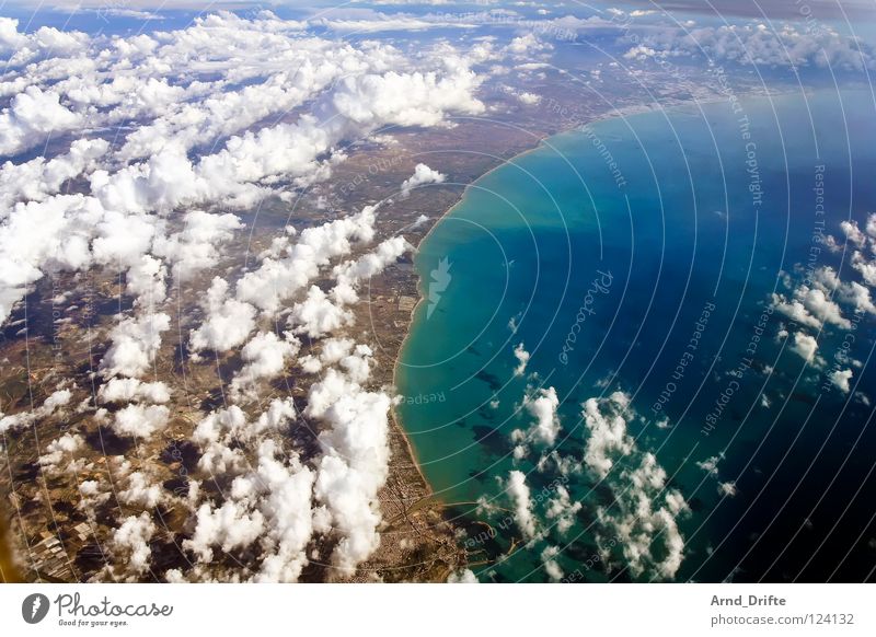 Küste von Sizilien II Vogelperspektive Luftaufnahme Wolken Meer Aussicht Horizont schön lang Ferne Italien Strand Wasser blau fliegen Landschaft breit