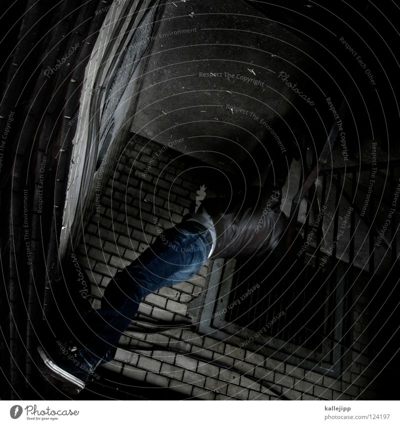 180° Mann Silhouette Dieb Krimineller Rampe Laderampe Fußgänger Schacht Tunnel Untergrund Ausbruch Flucht umfallen Fenster Kopfstand Parkhaus Licht Geometrie