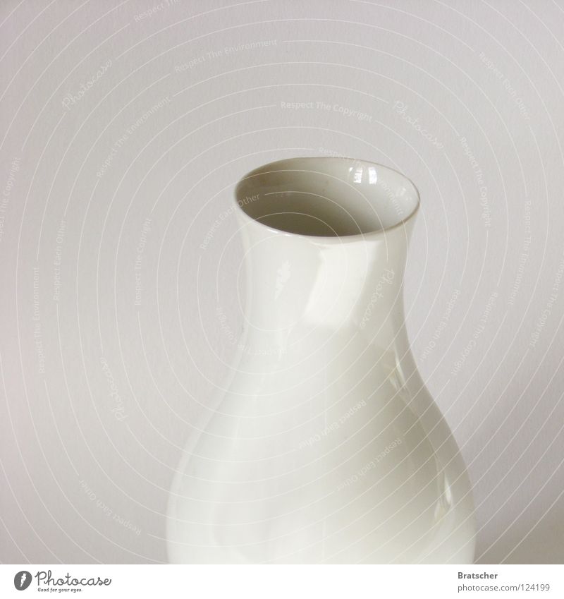 Weißgerät Vase weiß Keramik leer Kunsthandwerk Handwerk brennen Küfer Sachsen fein filigran teuer Kostbarkeit antiquarisch Antiquariat Aktien Erbe vererben