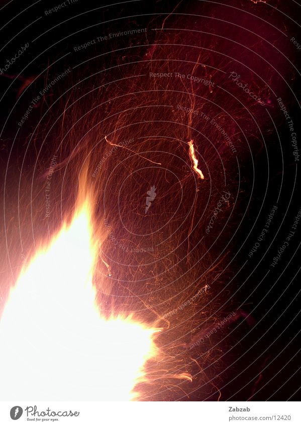 feuer die 7te Licht gelb Nacht brennen Physik Glut Langzeitbelichtung Brand Wärme Flamme