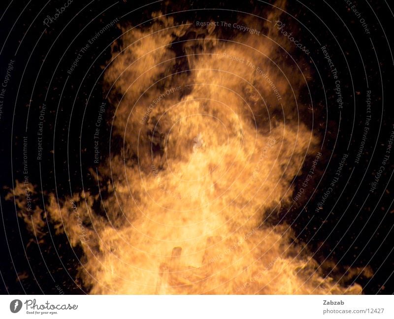 feuer die 8te Licht gelb Nacht brennen Physik Glut Langzeitbelichtung Brand Wärme Flamme