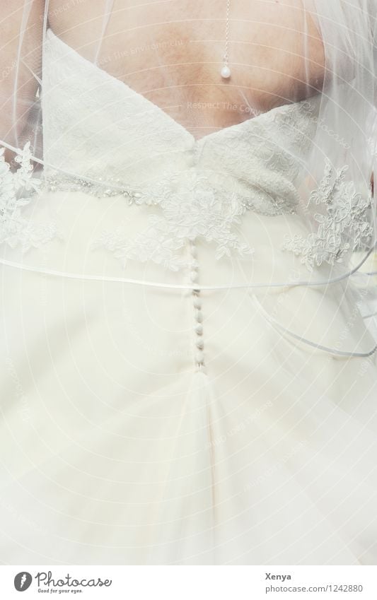 Hochzeitskleid feminin Frau Erwachsene Körper 1 Mensch 18-30 Jahre Jugendliche Bekleidung Kleid weiß Glück Vorfreude Brautkleid Brautschleier Außenaufnahme
