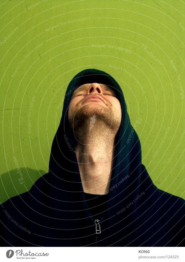 darth green Porträt Nahaufnahme Mann grün Kehlkopf Kapuze frisch Konzentration Gesicht face nach obven hoch Hals hoodie
