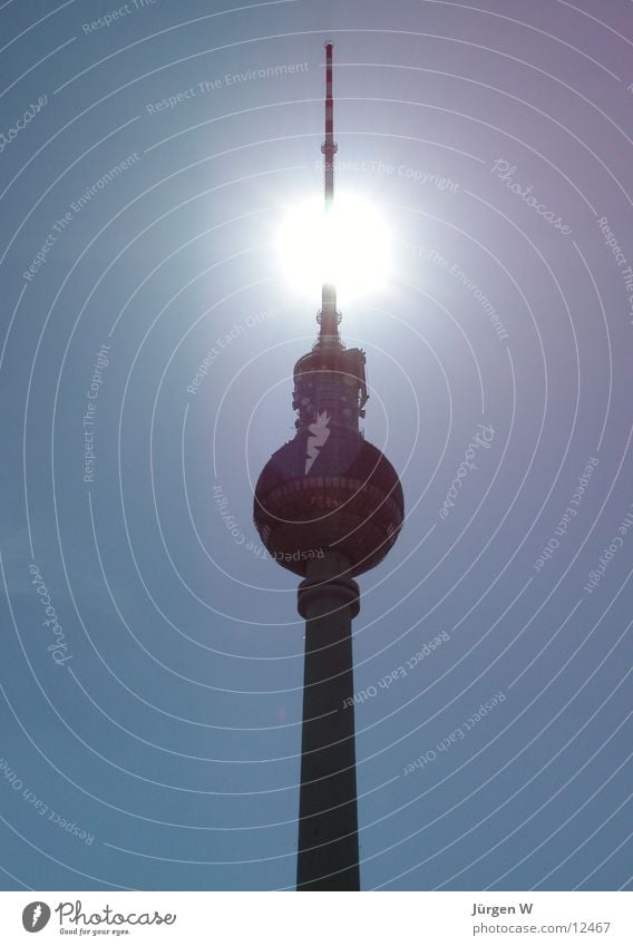 Strahlend Gegenlicht Antenne Himmel Architektur Berlin Berliner Fernsehturm blau Sonne hoch Hauptstadt radio tower sky blue sun back light capital high antenna