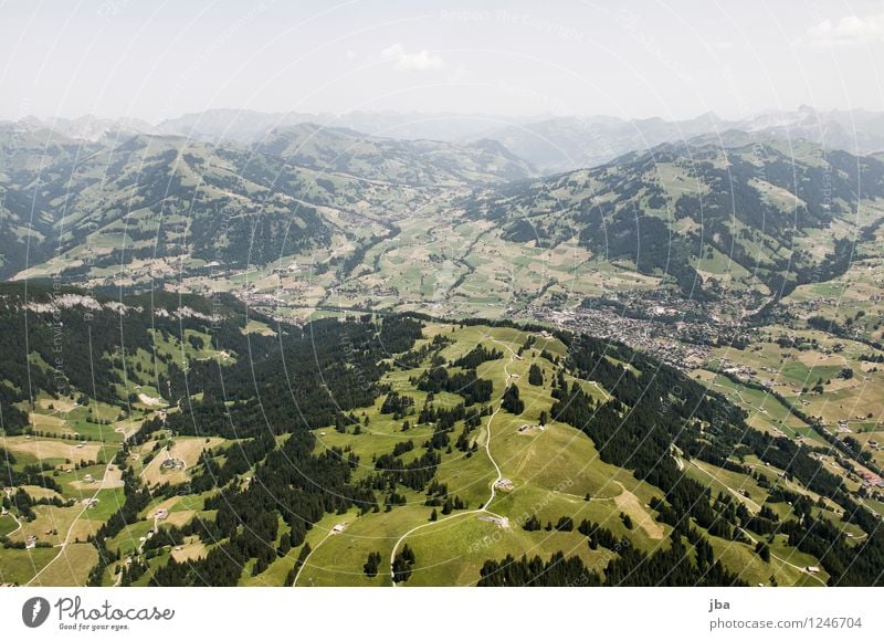 Saanen-Gstaad Lifestyle Wohlgefühl Zufriedenheit Erholung ruhig Freizeit & Hobby Ausflug Freiheit Sommer Berge u. Gebirge wandern Sport Gleitschirmfliegen