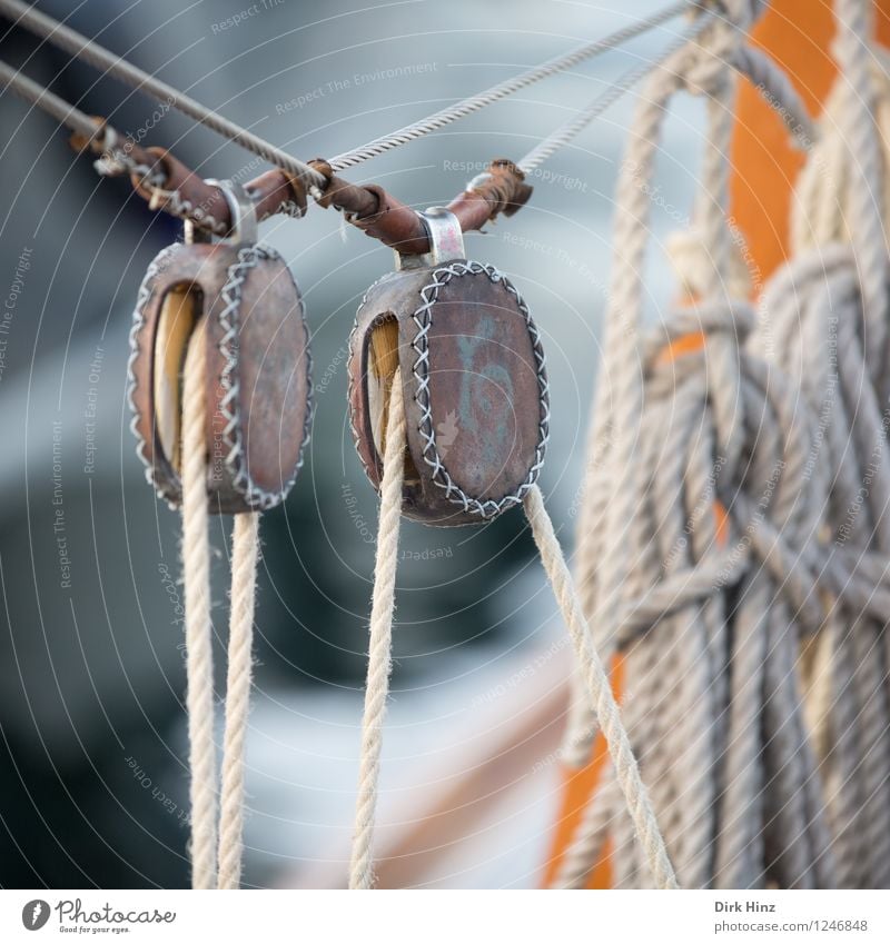 Doppelt hält besser Schifffahrt Bootsfahrt Jacht Segelboot Seil alt authentisch fest maritim braun grau orange Kraft Sicherheit Stress Versicherung Halt