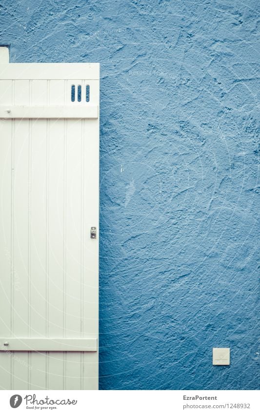 weißblau Haus Bauwerk Gebäude Architektur Mauer Wand Fassade Namensschild Klingel Holz Linie Streifen ästhetisch hell Design Farbe Putz Putzfassade Fensterladen