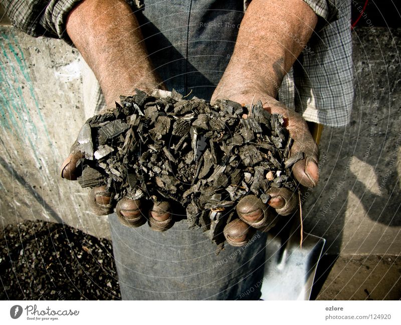 My Life is The Coal Kunst Kunsthandwerk hands coal bunch handful hard work dirty reality showing