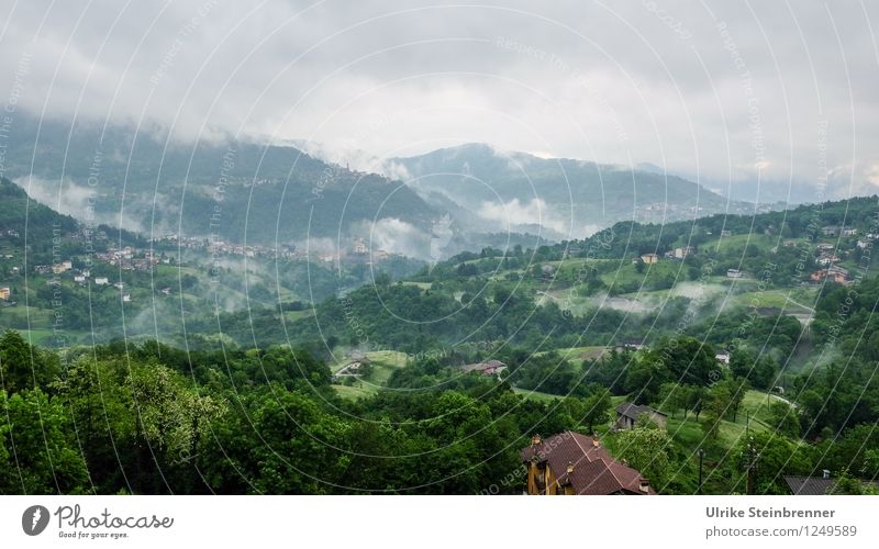 Valle Imagna Ferien & Urlaub & Reisen Tourismus Ausflug Sommer Sommerurlaub Berge u. Gebirge Umwelt Natur Landschaft Pflanze Himmel Wolken Nebel Baum Wald Alpen