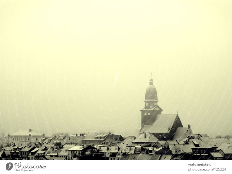 Heimat Luftkurort Stadt Kleinstadt Mecklenburg-Vorpommern Kirchturm Dach Haus Winter Schnee historisch Waren (Müritz) Altstadt Religion & Glaube Turm