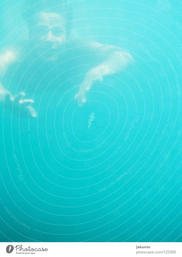 Geist im Wasser Meer Mann tauchen Taucher Gran Canaria hell-blau Sommer Freude Geister u. Gespenster Unterwasseraufnahme tief Reflexion & Spiegelung