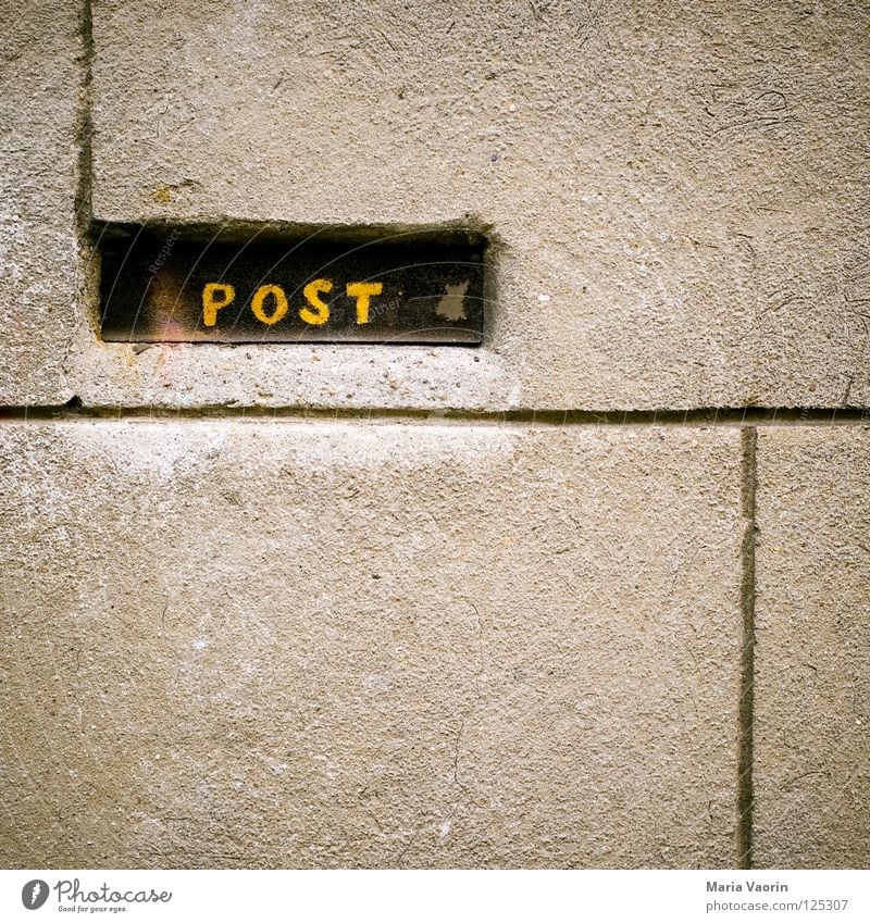 Bitte keine Werbung einwerfen! Post Briefkasten E-Mail Postfach Zeitung Wand Mauer Putz Postbote Dienstleistungsgewerbe Zeitschrift Buchstaben Schriftzeichen