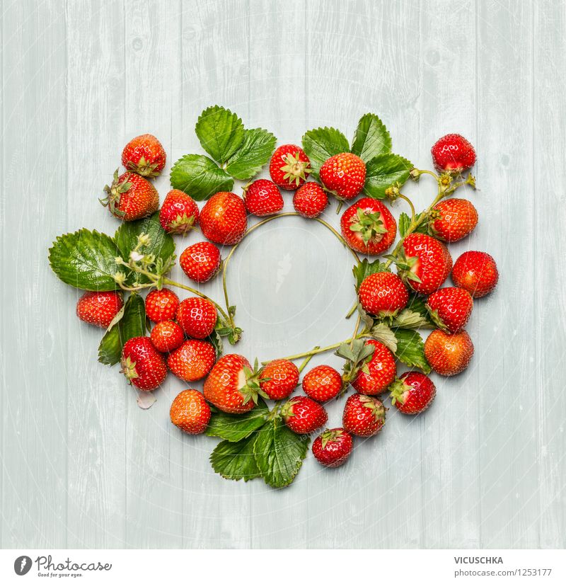 Erdbeeren Kranz Lebensmittel Frucht Ernährung Bioprodukte Vegetarische Ernährung Diät Stil Design Gesunde Ernährung Sommer Garten Tisch Natur Hintergrundbild