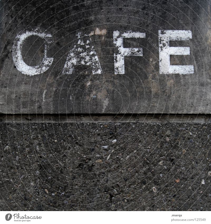 Einladung Wand Fassade grau Buchstaben Typographie Café Wort genießen Koffein Cappuccino Espresso Ernährung verfallen Schriftzeichen Getränk strassenkaffee