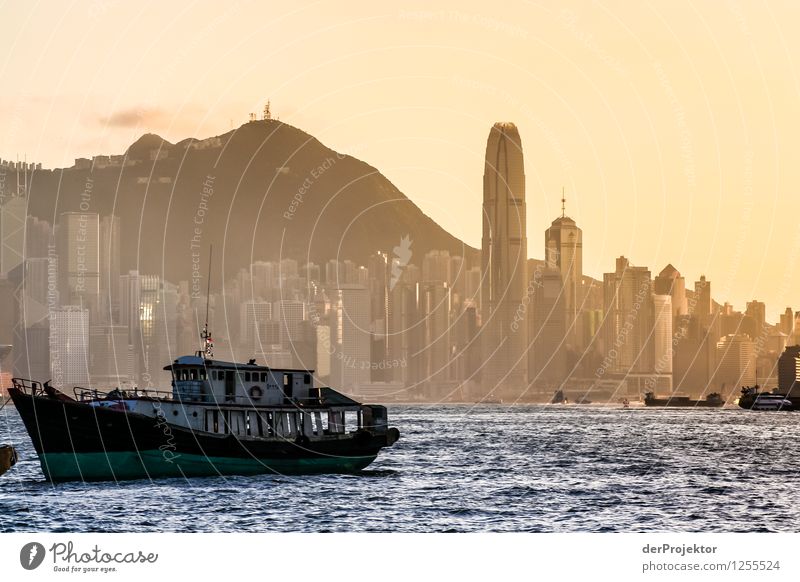 Sonnenuntergang in Hongkong mit Skyline II Umwelt Natur Landschaft Pflanze Sommer Berge u. Gebirge Wellen Küste Seeufer Flussufer Bucht Meer Hauptstadt