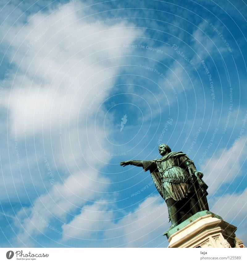 Da lang geht's Himmel Wolken Statue grün Erz Mann Gent Belgien Stolz wegweisend Denkmal Wahrzeichen Kunst Kultur Jacob van Artevelde Vrijdagmakt Ostflandern