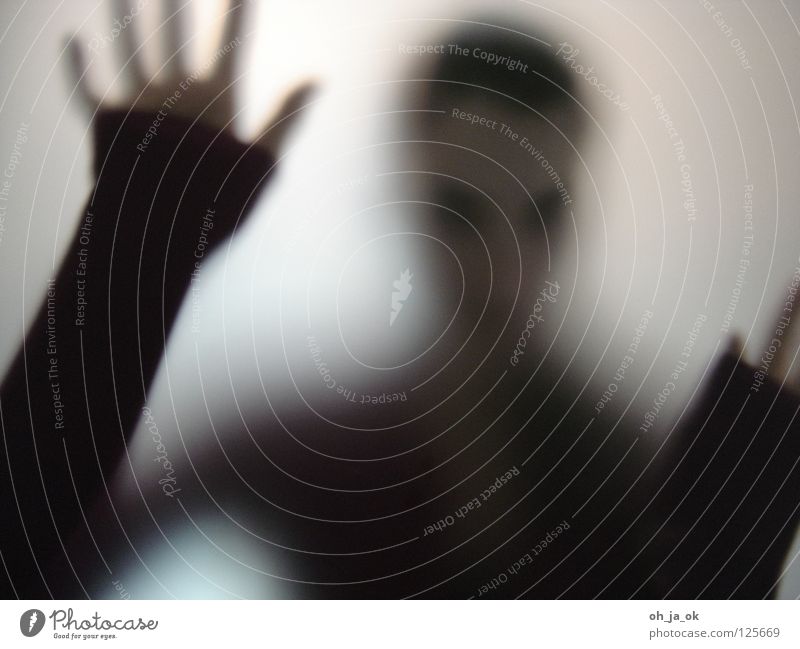 3 Frau schwarz Hand Licht Verlauf Vergänglichkeit Fensterscheibe Glas Einsamkeit Schatten