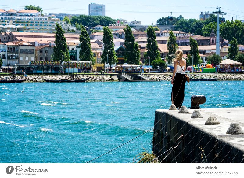 Porto X Ferien & Urlaub & Reisen Tourismus Ausflug Sightseeing Städtereise Sommer Sommerurlaub Mensch feminin Junge Frau Jugendliche 1 18-30 Jahre Erwachsene