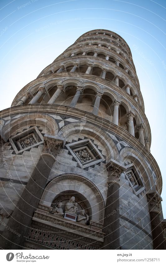 man ist der schief Ferien & Urlaub & Reisen Tourismus Ausflug Sightseeing Städtereise Sommer Sommerurlaub Wolkenloser Himmel Pisa Toskana Italien Turm Bauwerk