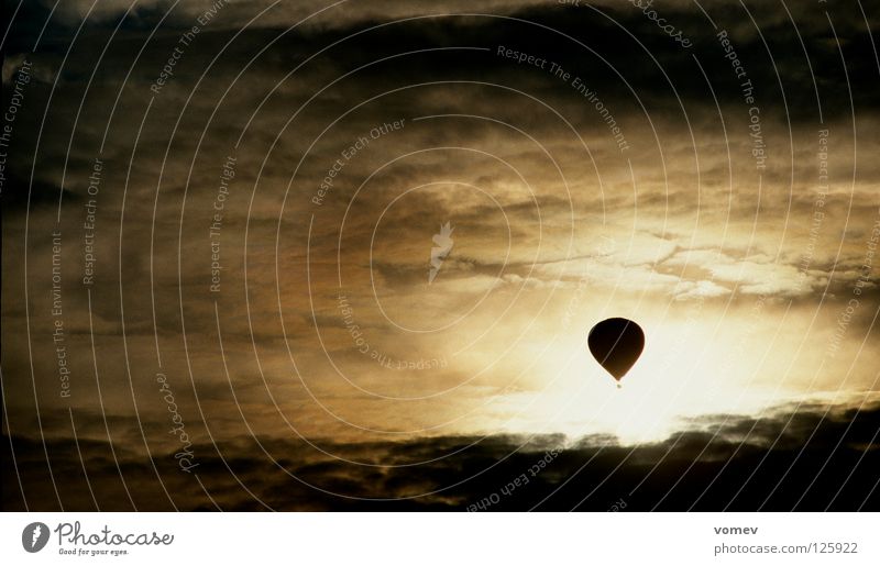Grenzgänger Ballone dunkel Monochrom Wolken Extremsport Gewitter Angst Himmel