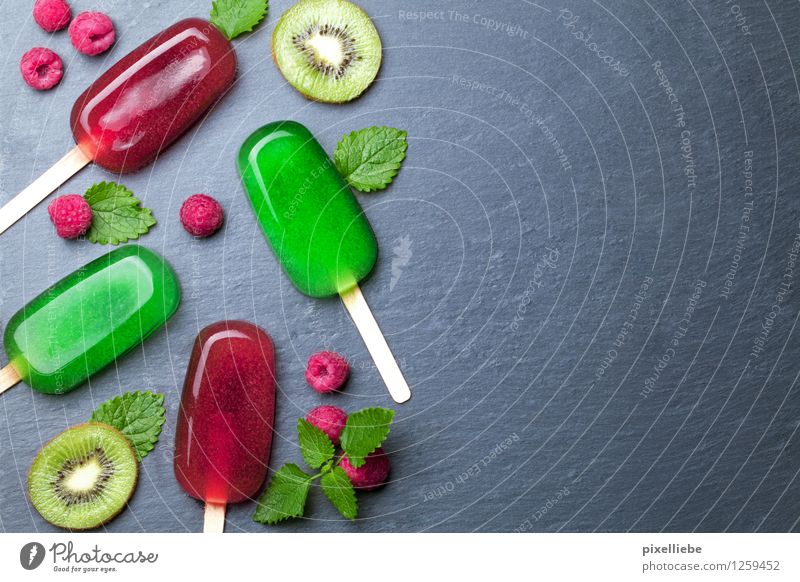 Wasser Eis mit Obst Lebensmittel Frucht Dessert Speiseeis Süßwaren Bioprodukte Vegetarische Ernährung Diät Fasten Saft Lifestyle Freude Gesundheit