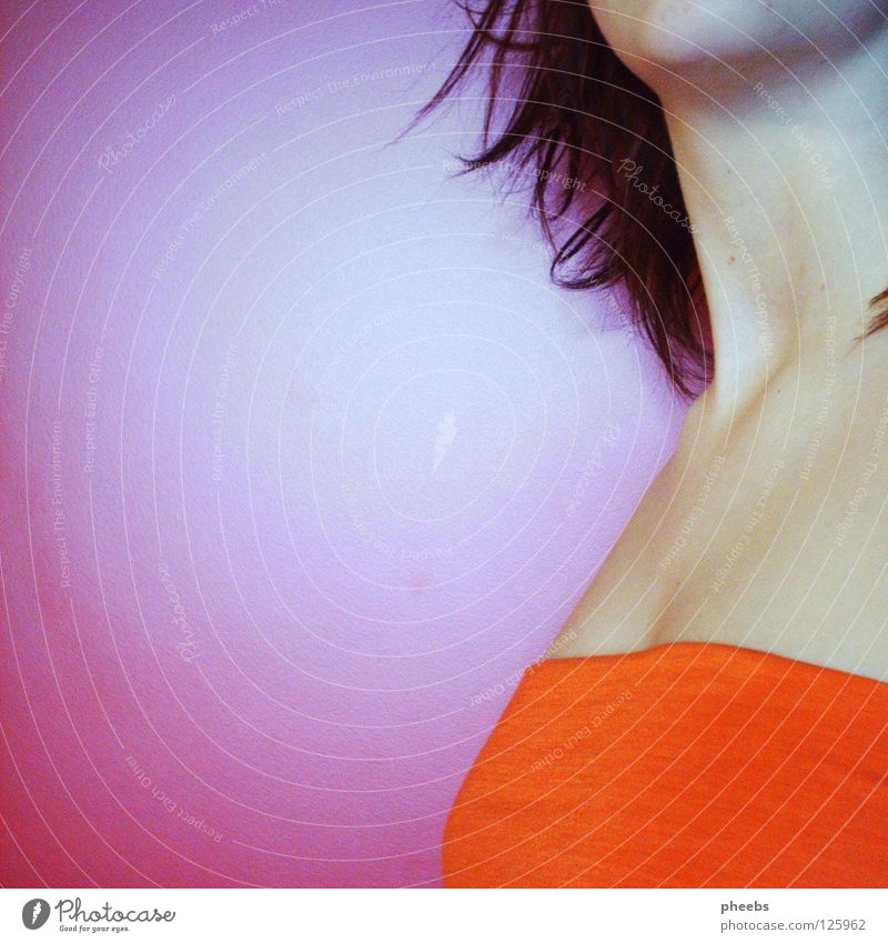 konichiwa bitches (trentemoeller remix) violett rosa rot Dekolleté Kinn Frau Licht Silhouette Top Jugendliche orange Hals Haare & Frisuren Kreis Pfeil