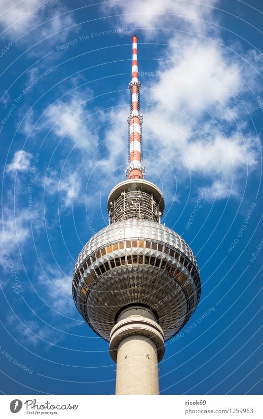 Berliner Fernsehturm Ferien & Urlaub & Reisen Tourismus Wolken Stadt Hauptstadt Stadtzentrum Bauwerk Architektur Sehenswürdigkeit Wahrzeichen blau Deutschland