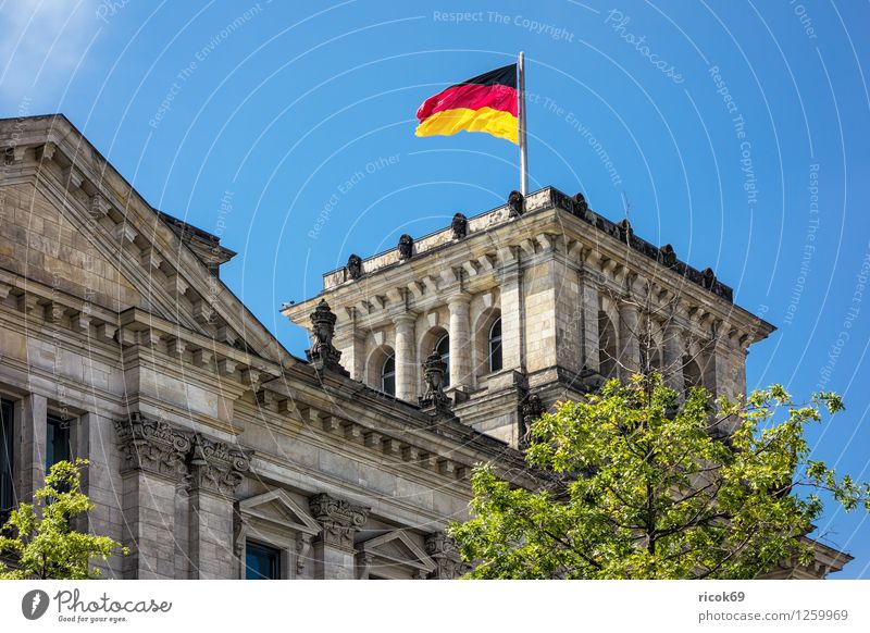 Reichstagsgebäude Ferien & Urlaub & Reisen Tourismus Haus Wolken Stadt Hauptstadt Stadtzentrum Bauwerk Gebäude Architektur Sehenswürdigkeit Wahrzeichen