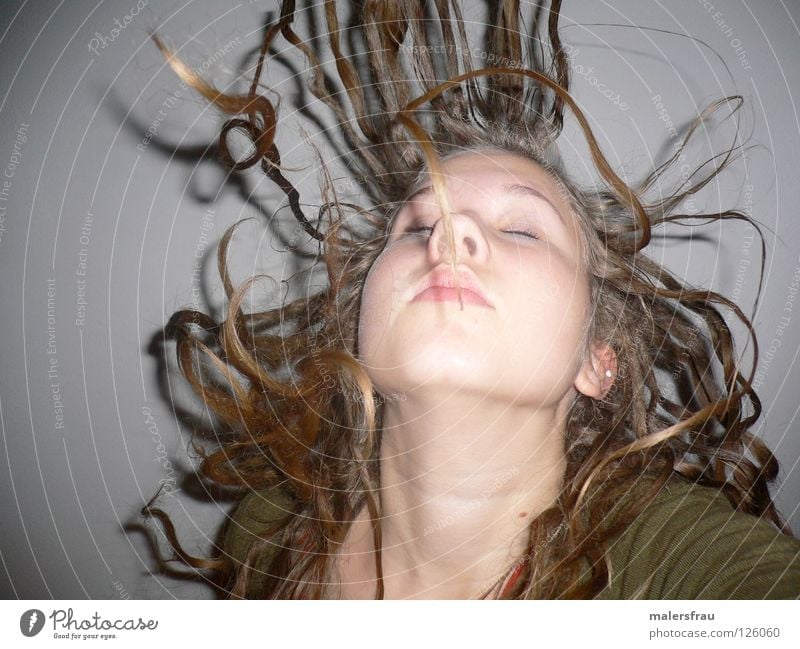 mit Schwung blond Luft Haare & Frisuren Bewegung Handwerk Verwirbelung Wind Friseur Locken