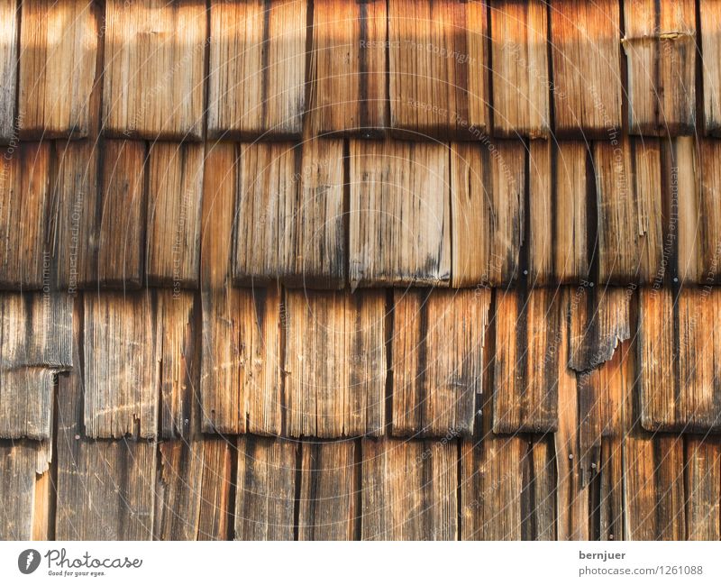 Hoiz vor da Hüttn Holz einfach Billig gut braun Holzwand Strukturen & Formen Hintergrundbild Schindeldach Holzschindel verwittert alt rustikal ländlich
