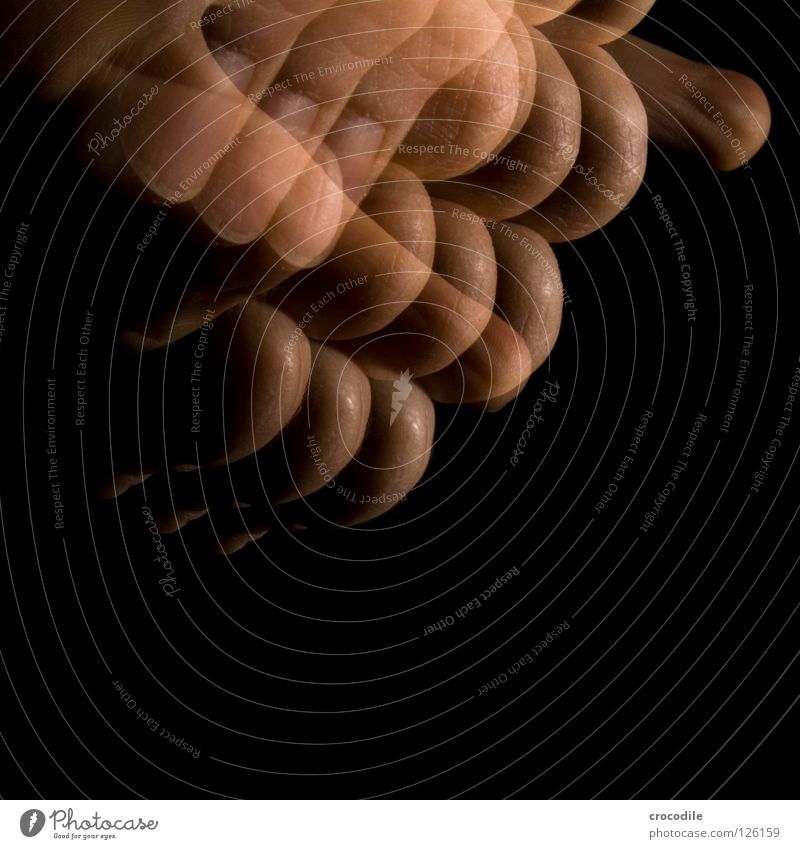 faustdick Hand Finger Fleisch durchsichtig dunkel Nacht Fingerabdruck einzigartig Faust Makroaufnahme Nahaufnahme Bewegung abstrakt gruslig stroboskop blitz