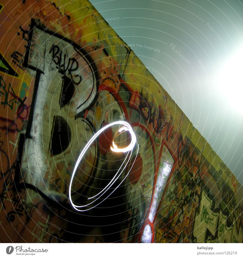 dickes b Spray Tagger Sprühdose Artist ungesetzlich Verbote Kriminalität Jugendkriminalität Lifestyle Gefühle Stil Sprechgesang Berliner Mauer Flutlicht Spree