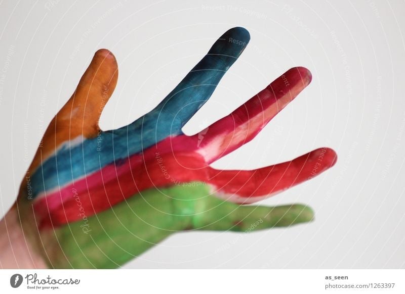 Kreativität Kind Hand Finger Kunst Maler frei trendy modern blau mehrfarbig grün orange rot Gefühle Lebensfreude Kraft ästhetisch Bewegung Design Identität