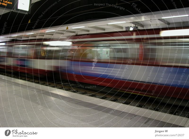 zu spät U-Bahn Geschwindigkeit Eisenbahn London Underground unterirdisch fantastisch Bahnhof Railway-Station fast Train