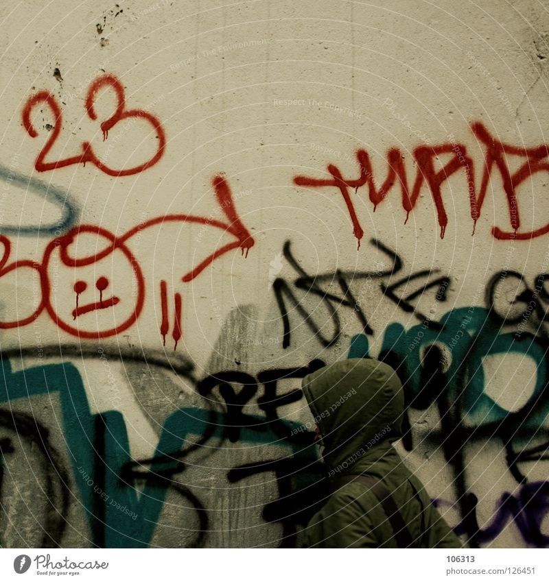 23 Umwelt Stadt Leipzig alternativ Dresden Gruß Kapuze Straßenkunst Schmiererei Neustadt Graffiti dreckig Elendsviertel Smiley graphisch durcheinander Wand