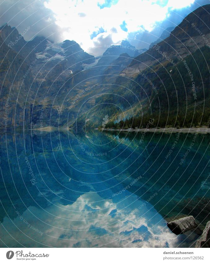 Spiegelsee Reflexion & Spiegelung See Schweiz zyan Licht wandern Tanne grün Sommer Einsamkeit ruhig Wolken Oberfläche Himmel Wasser Berge u. Gebirge blau Sonne