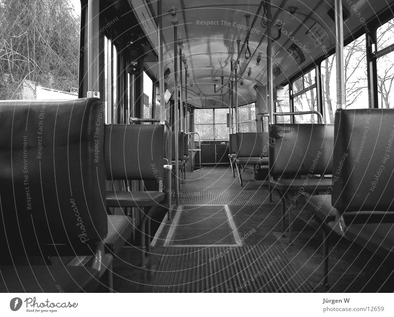 Straßenbahn leer alt Schwarzweißfoto schmudelig Sitzgelegenheit old empty dirty seat streetcar