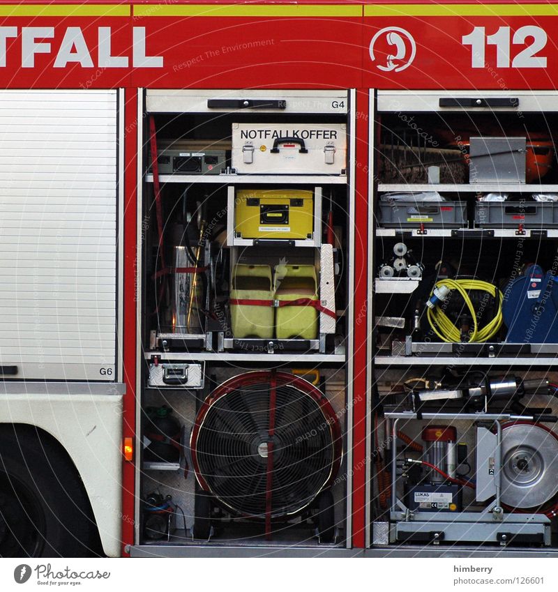 die 112 hat alles dabei gefährlich Notfall Unfall löschen Brand Arbeit & Erwerbstätigkeit Dienstleistungsgewerbe Feuerwehr Respekt bedrohlich feuerwehrman