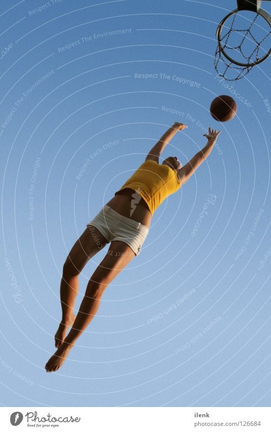 Basketball I Ballsport Luft Frau springen Sport Carmen Freiburg im Breisgau fliegen sportlich Verkehrswege