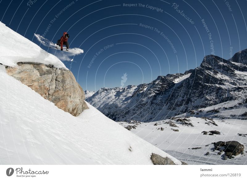 Will goes over the Rock Gipfel Gletscher Hintergrundbild springen Felsvorsprung Ausdauer weiß Schweiz Silvaplana Skitour Snowboard Spuren Tiefschnee wandern