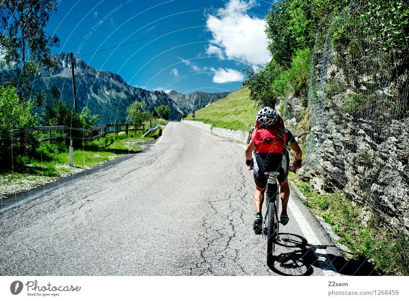 Transalp Ferien & Urlaub & Reisen Abenteuer Fahrradtour Sommer Sommerurlaub Sport Fahrradfahren Mountainbike Mann Erwachsene 45-60 Jahre Natur Landschaft Himmel
