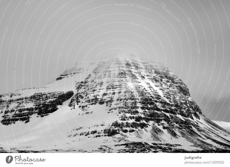 Island Umwelt Natur Landschaft Klima Wetter Schnee Felsen Berge u. Gebirge Schneebedeckte Gipfel bedrohlich dunkel kalt natürlich Stimmung Schwarzweißfoto