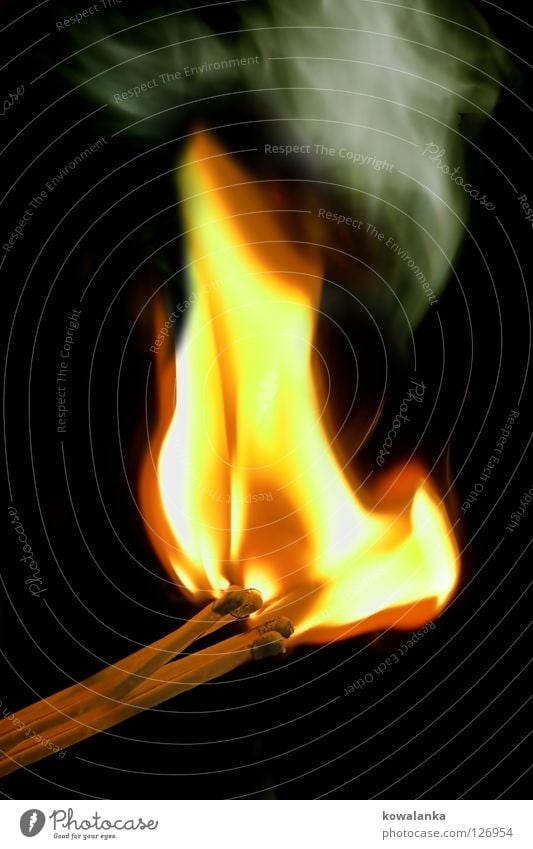 feuer baby heiß brennen Streichholz anzünden Licht Feuer Brand lagerheuer hell Wasserdampf anbrennen Flamme