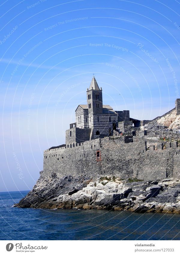 San Pietro Meer Italien Portovenere Cinque Terre Festung Bootsfahrt Sommer Ligurien Romantik Einsamkeit Klippe Felsenkirche Glaube Religion & Glaube nass kalt