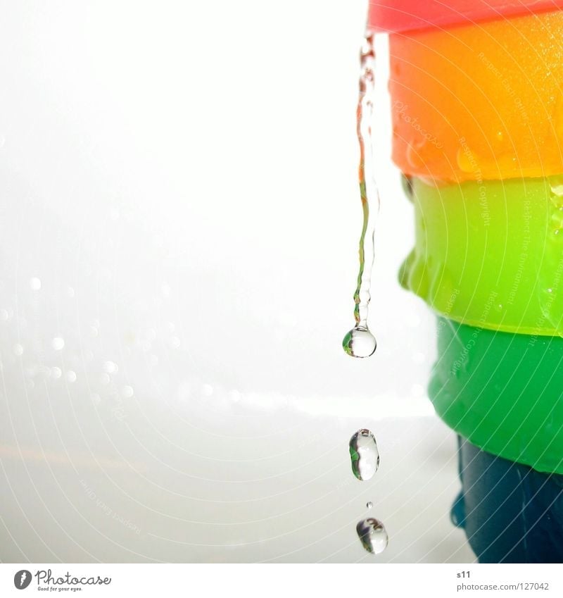 RainbowWater Bad Wasser Wassertropfen Tropfen Reinigen kalt nass Durst Farbe rein Wasserstrahl tropfend Erfrischung Regenbogen Lebensnotwendig Klarheit s11