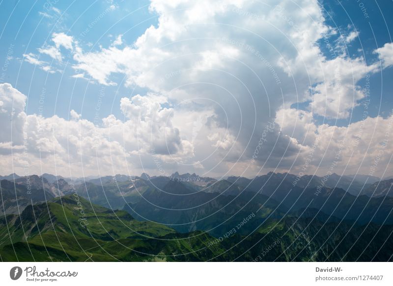 Berge weit und breit Umwelt Natur Landschaft Luft Himmel Wolken Sonnenlicht Sommer Klimawandel Wetter Schönes Wetter Hügel Felsen Alpen Berge u. Gebirge Gipfel