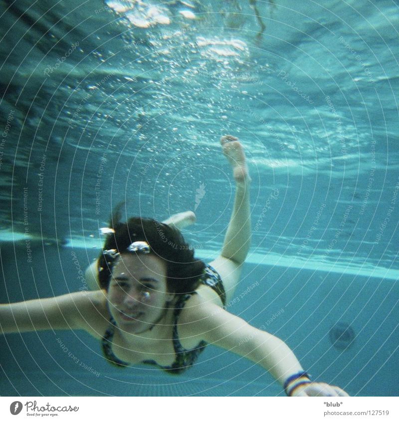 blubber 3 Schwimmbad Luftblase tauchen Freude Wassersport lachen